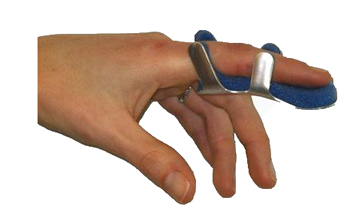 STECCA PER FRATTURA DITA A RANETTA FARMASPLINT MISURA MEDIA IN ALLUMINIO MODELLABILE CON IMBOTTITURA IN SPUGNA POLIURETANICA ANTIALLERGICA RADIOTRASPARENTE 8,5 CM 1 PEZZO - Farmaciapacini.it